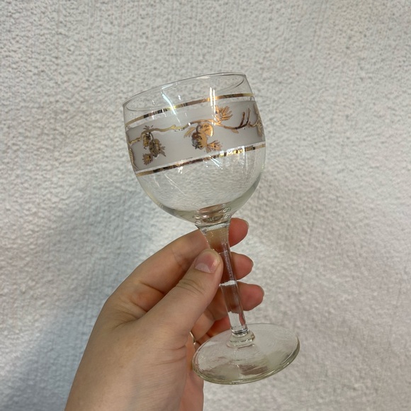 Pair of Vintage Libbey Glass 22K Gold Pinecone Wine Glasses - Picture 3 of 5